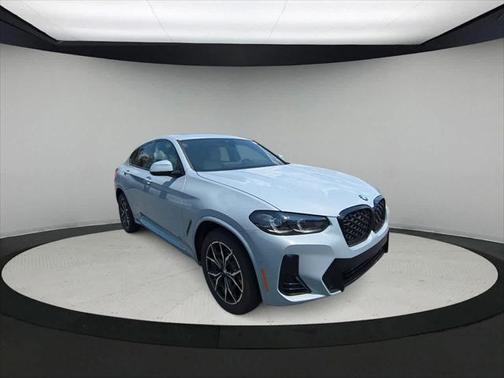 2025 BMW X4 xDrive30i
