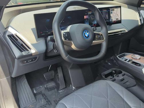 2023 BMW iX M60