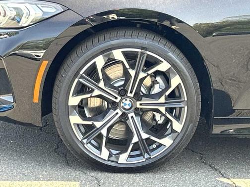 2025 BMW 330 i xDrive