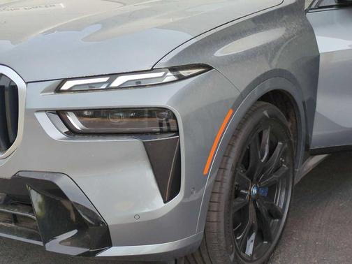 2025 BMW X7 M60i