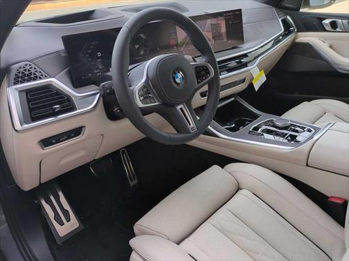 2025 BMW X7 M60i