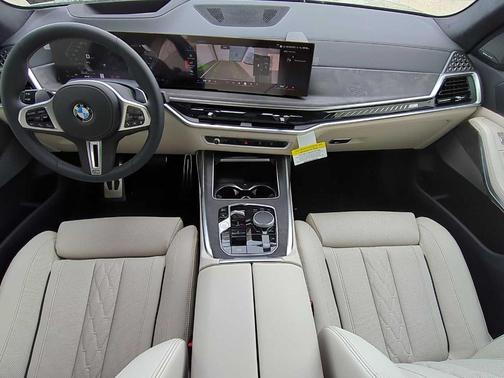2025 BMW X7 M60i