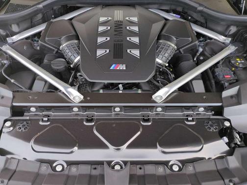 2025 BMW X7 M60i