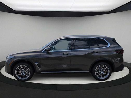 Manhattan Green Metallic 2026 BMW X5 PHEV xDrive50e