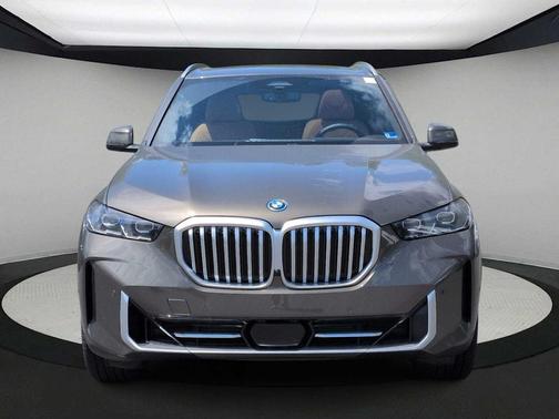 Manhattan Green Metallic 2026 BMW X5 PHEV xDrive50e
