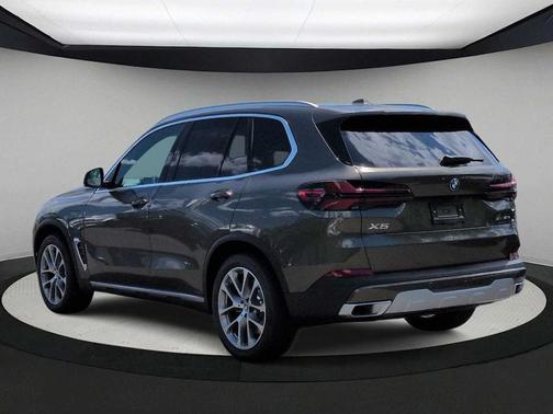 Manhattan Green Metallic 2026 BMW X5 PHEV xDrive50e