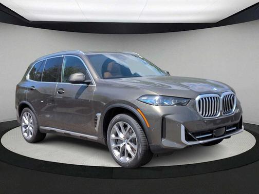 Manhattan Green Metallic 2026 BMW X5 PHEV xDrive50e