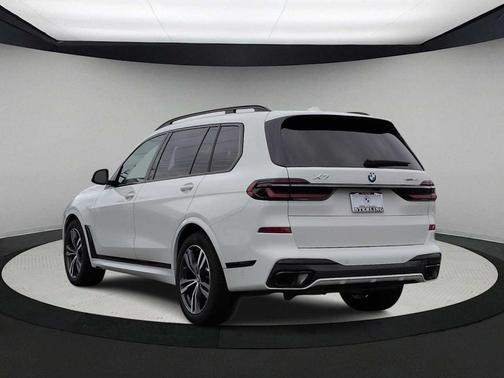 Alpine White 2025 BMW X7 xDrive40i