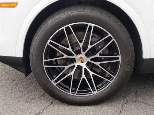 2024 Porsche Cayenne Base