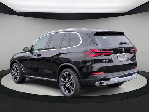 Black Sapphire Metallic 2026 BMW X5 xDrive40i