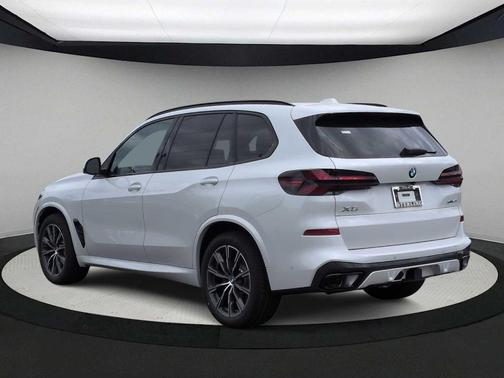 Mineral White Metallic 2026 BMW X5 xDrive40i