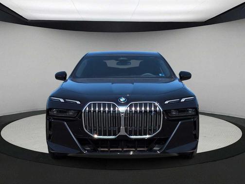 Black Sapphire Metallic 2025 BMW i7 eDrive50
