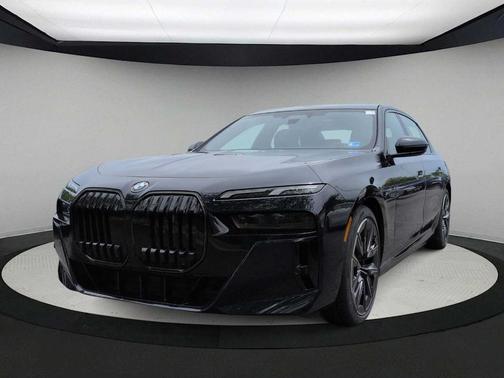 Carbon Black Metallic 2026 BMW i7 XDrive60