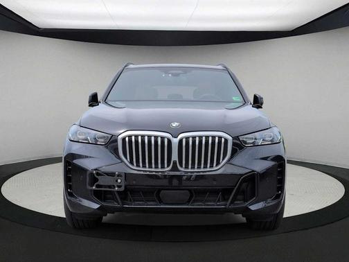 Carbon Black Metallic 2025 BMW X5 xDrive40i