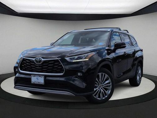 Midnight Black Metallic 2022 Toyota Highlander Platinum