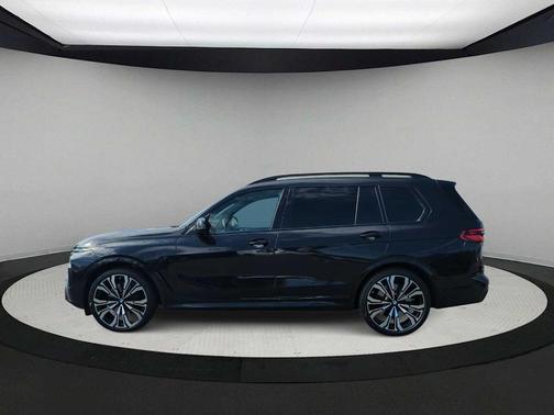 2023 BMW X7 M60i