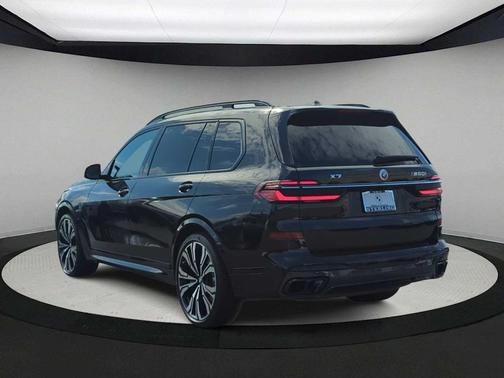 2023 BMW X7 M60i