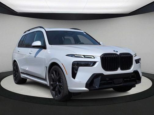 Mineral White Metallic 2026 BMW X7 xDrive40i