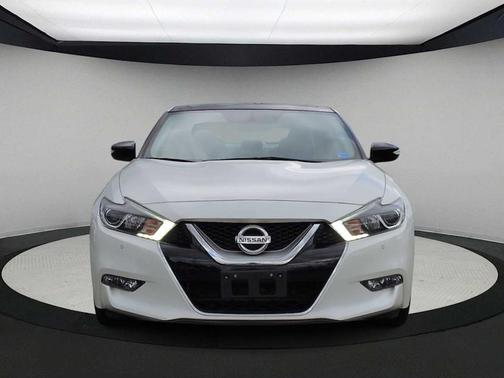 White 2017 Nissan Maxima 3.5 SL
