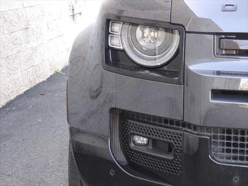 2024 Land Rover Defender P525 V8