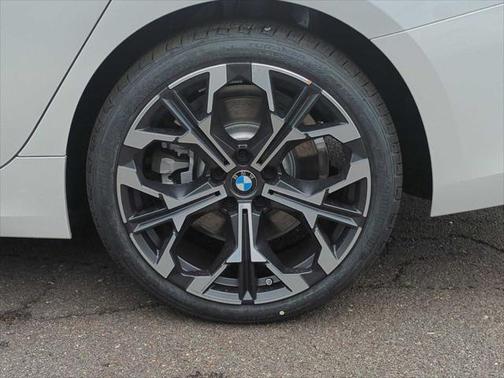 2025 BMW 330 i xDrive