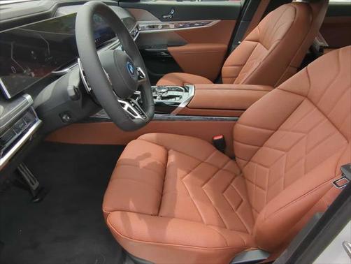 2025 BMW 750e xDrive