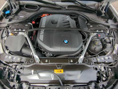 2025 BMW 750e xDrive