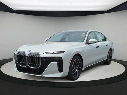 2025 BMW 750e xDrive