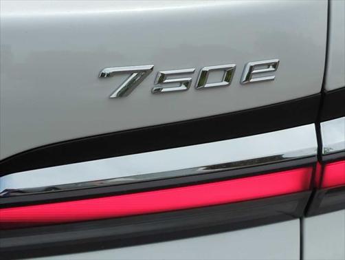 2025 BMW 750e xDrive