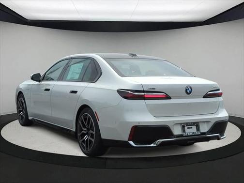 2025 BMW 750e xDrive