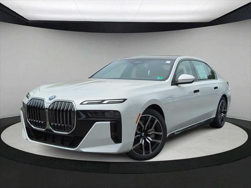 2025 BMW 750e xDrive