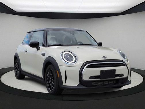 Pepper White 2022 MINI Hardtop Cooper