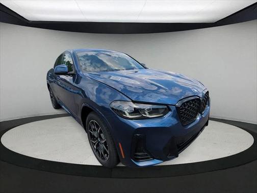 2025 BMW X4 xDrive30i