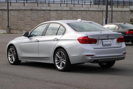 2018 BMW 330 i xDrive