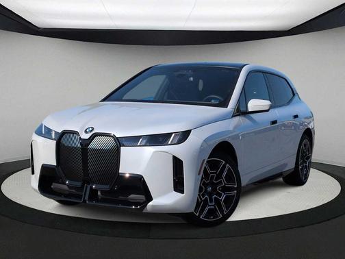 Mineral White Metallic 2026 BMW iX xDrive60