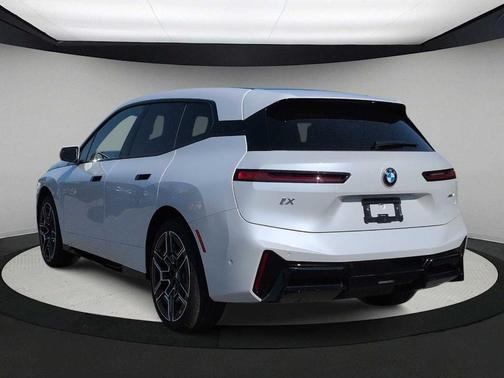Mineral White Metallic 2026 BMW iX xDrive60