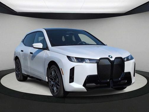 Mineral White Metallic 2026 BMW iX xDrive60