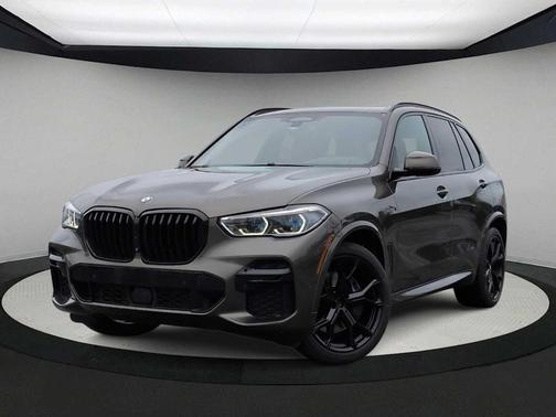Manhattan Green Metallic 2022 BMW X5 xDrive40i