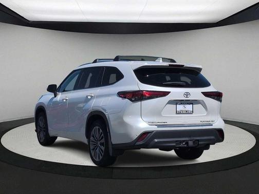 Blizzard Pearl 2021 Toyota Highlander Platinum