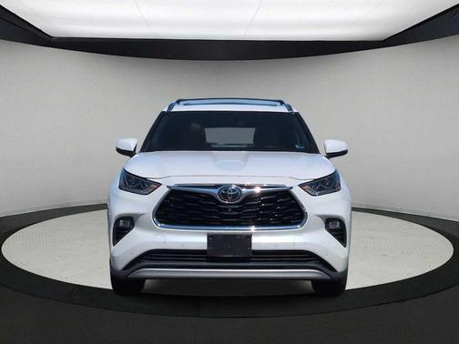 Blizzard Pearl 2021 Toyota Highlander Platinum
