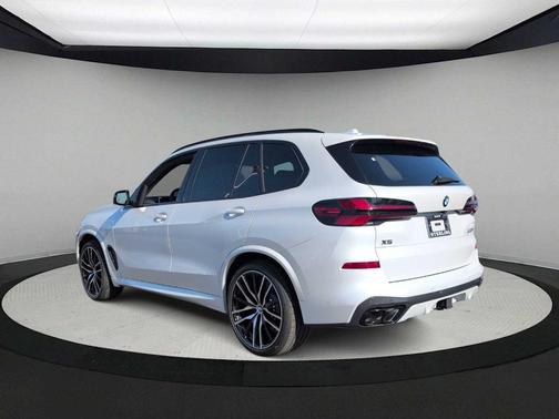 2026 BMW X5 M60i