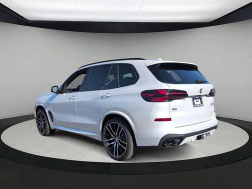 2026 BMW X5 M60i