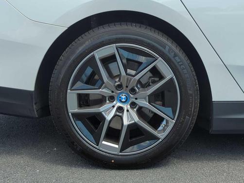 2024 BMW i5 eDrive40