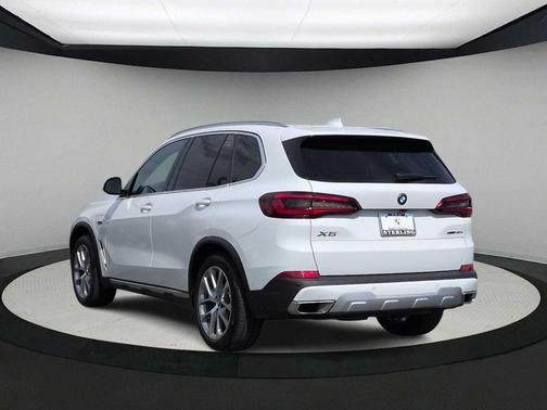 Alpine White 2023 BMW X5 PHEV xDrive45e