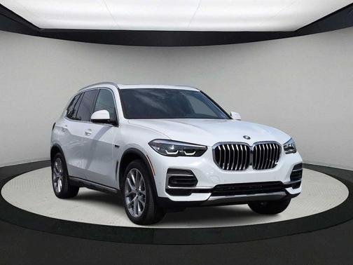Alpine White 2023 BMW X5 PHEV xDrive45e