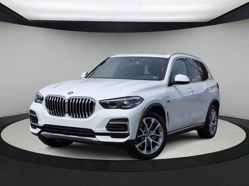 Alpine White 2023 BMW X5 PHEV xDrive45e
