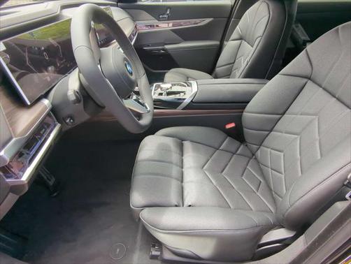 2025 BMW 760 760i xDrive
