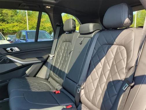 2025 BMW X5 M60i