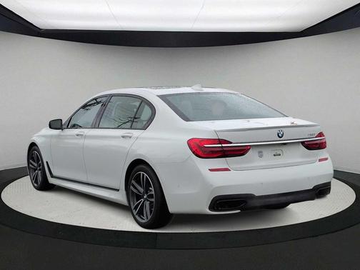 2016 BMW 750 i