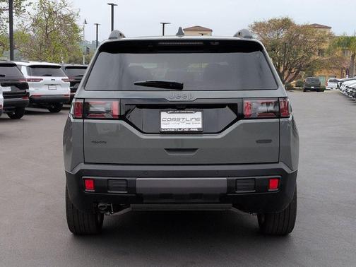 Sting Gray Clearcoat 2026 Jeep Cherokee Overland